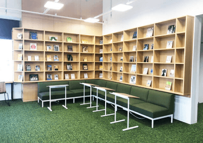 ビジネス支援ライブラリ 「スタートアップ・起業家」「オープンイノベーション・経営戦略」「AI・データサイエンス・IT」といった専門的テーマに沿った書籍類、雑誌、学会誌などを揃えている。