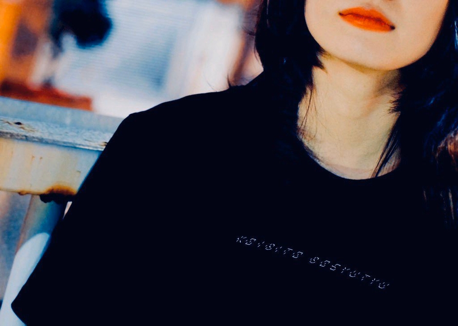 商品第1弾の「恋人募集中 Tシャツ」