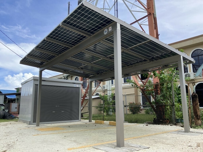 パラオ・ペリリュー島 州庁舎前に導入された「Dulight」(2台用)