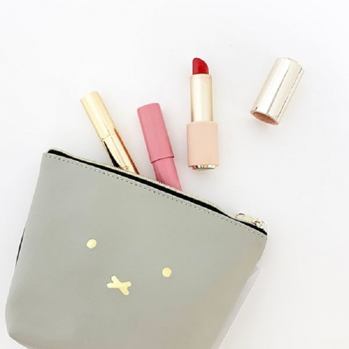 シンプル&ミニマルな“大人”ミッフィーコレクション。人気が上がってます。おかおモノクロシリーズ。グレーは必見かと。