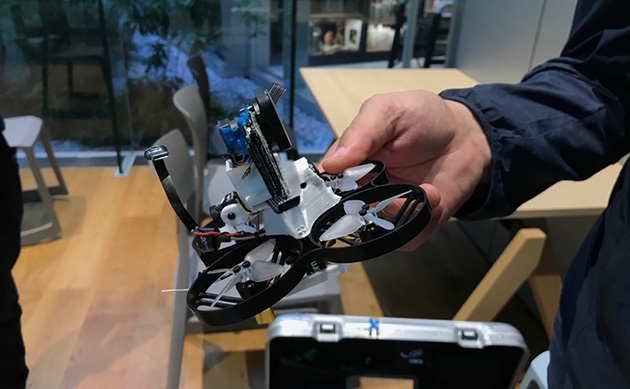 撮影に使用したマイクロドローン