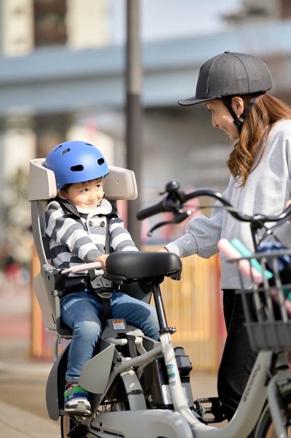 子ども乗せ自転車_親子イメージ