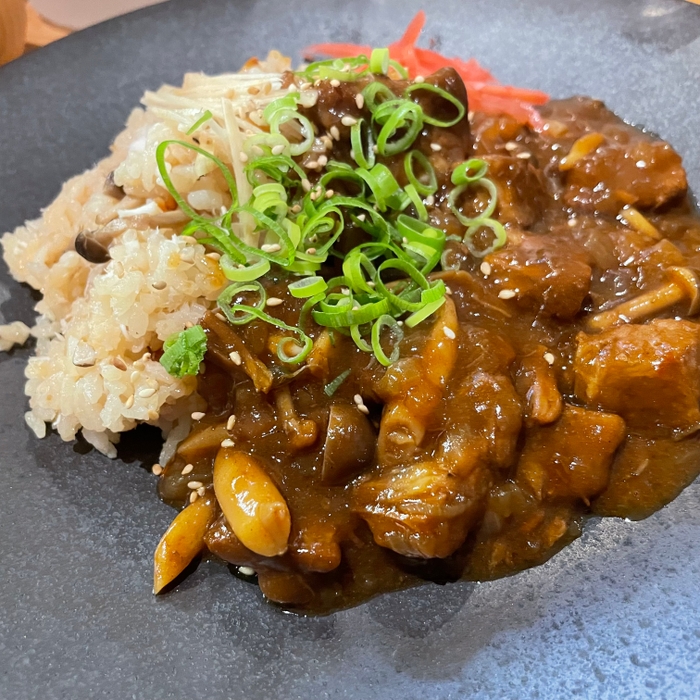 お肉ゴロゴロ鯛めしカレー　