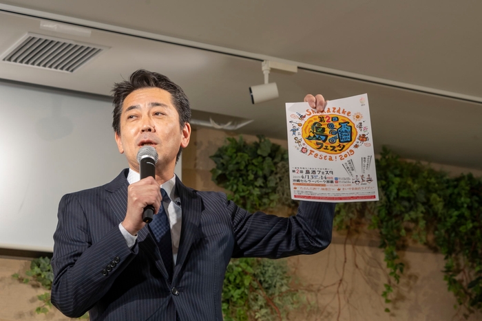 沖縄県酒造組合佐久本会長は島酒フェスタPR