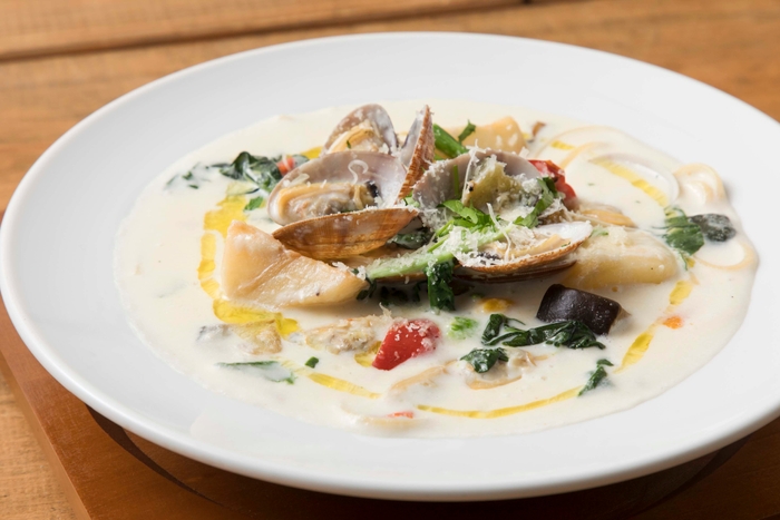 浅利のクラムチャウダーとたっぷり野菜のスープパスタ 800円(税抜)