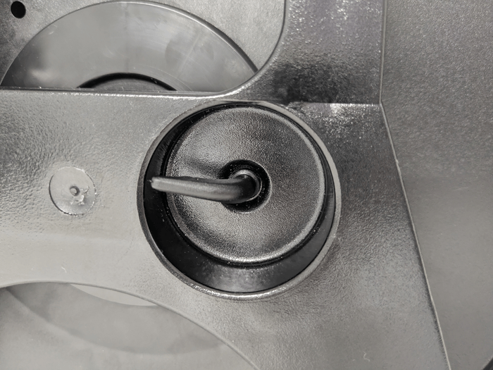 イージーロバストケーブル背面の回転防止ストッパー