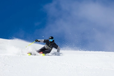 桜・新緑・春紅葉・雪山、 4つの季節が一度に交差する、春のニセコへ　 ニセコユナイテッドのリフト券が最大半額　5月6日まで営業予定！