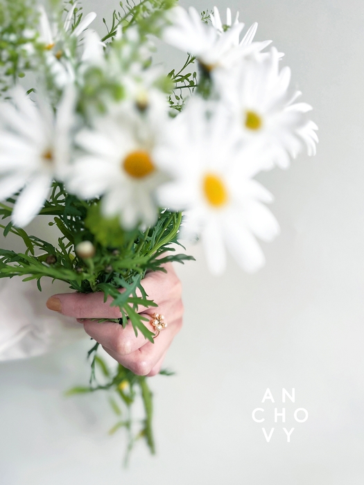 可憐なお花モチーフの限定リング