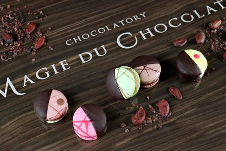 【バレンタイン新作】MAGIE DU CHOCOLAT、 カカオを知り尽くしたショコラティエが贈る カカオが主役の『ショコラマカロン』1/25販売開始