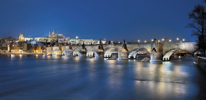 プラハ城とカレル橋　(C)チェコ政府観光局 - フォトバンク、写真家名：Libor Svacek