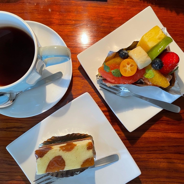 タルトとポムデーブと蜂蜜紅茶