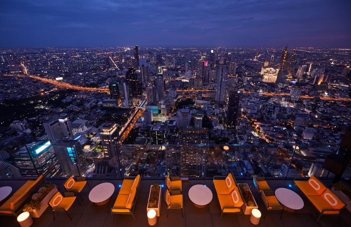 ザ・スタンダード・バンコク・マハナコーン「スカイ・ビーチ」から望むバンコクの夜景