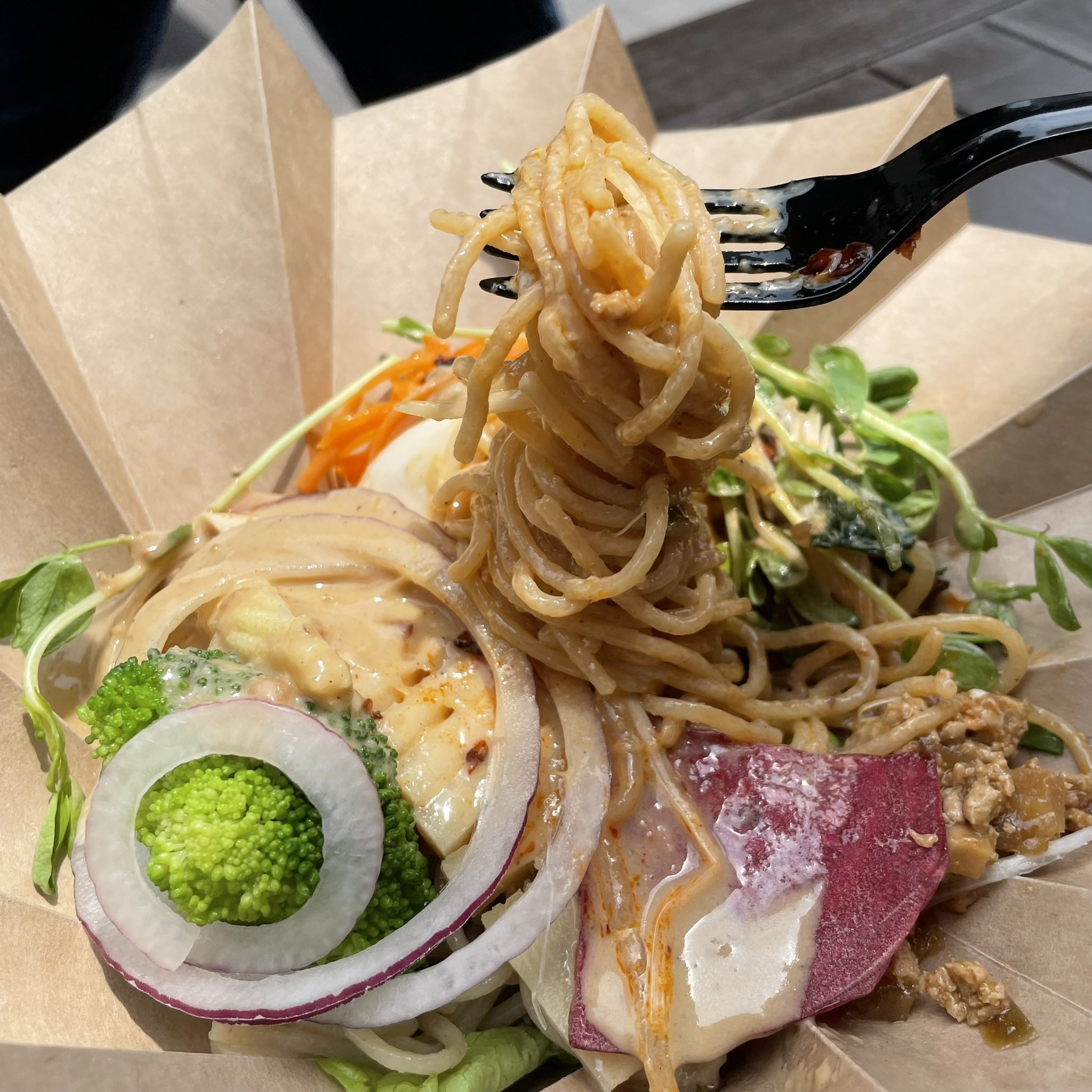 置き換えサラダや罪なき混ぜそばが話題の 「ミカタ/mikata」 が本日、六本木から中目黒へ移転オープン！