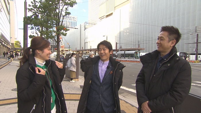 左から 小嶋沙耶香(HOMEアナウンサー)、ロザン(菅広文・宇治原史規)