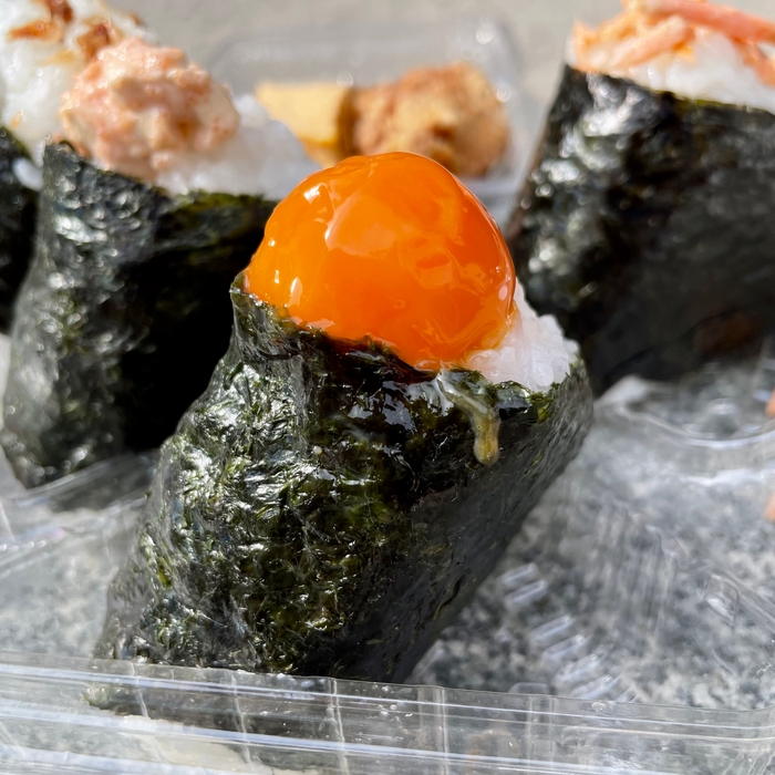 スペシャリテの卵黄おにぎり