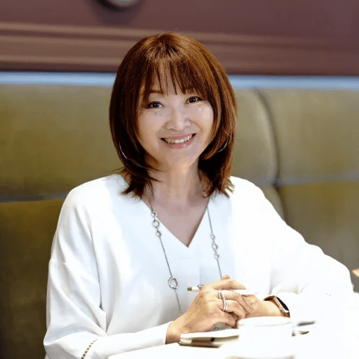 市川歩美氏
