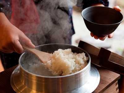 1組ごとに炊きあげる釜飯
