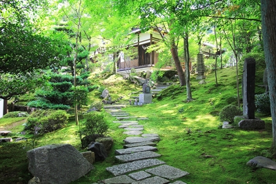 正覚庵 本堂前庭