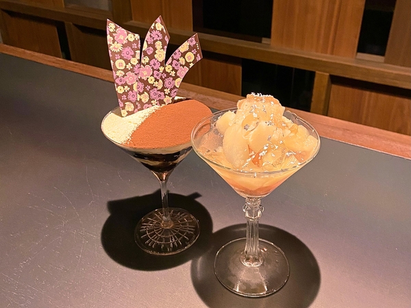 (左から)ティラミスパフェ・梨のジュレドパフェ