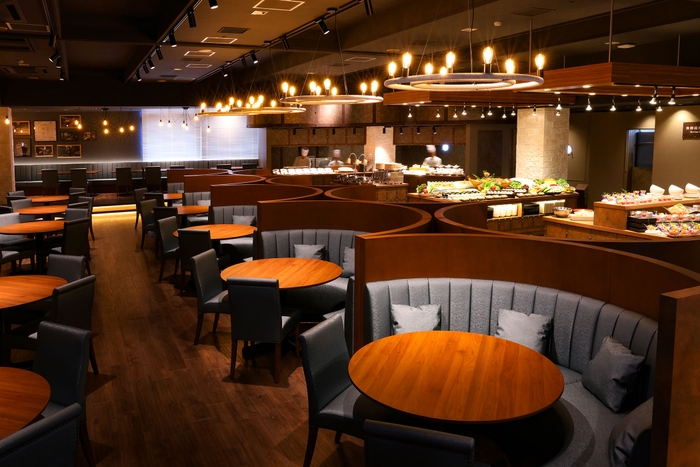 落ち着いた雰囲気と遊び心が共存する空間、「PORT SIDE」