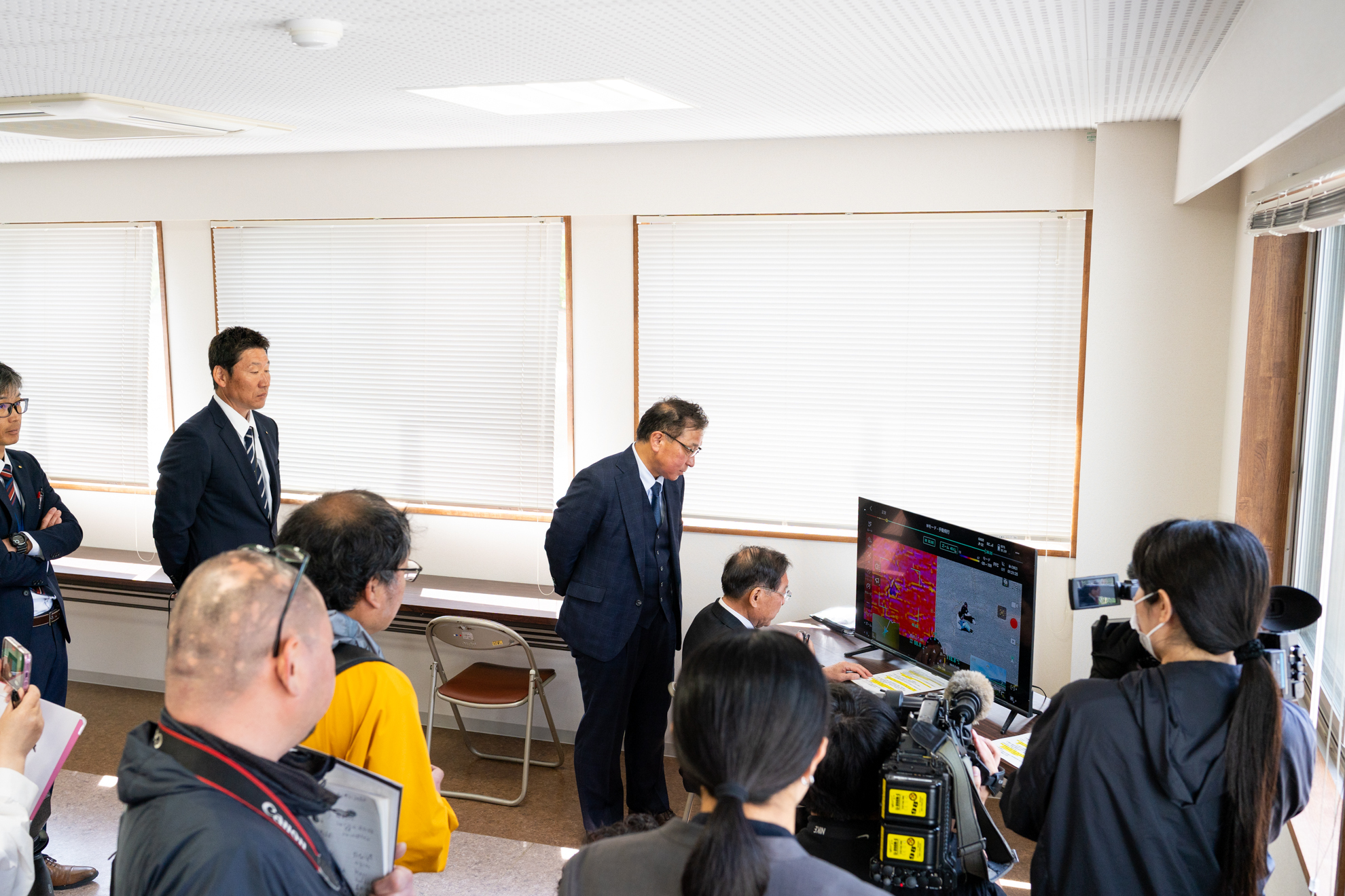 要救助者捜索デモ(1) 屋内