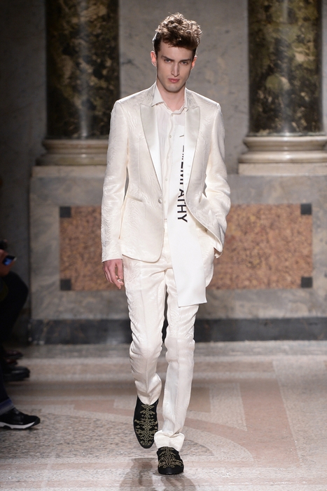 ロベルト カヴァリ メンズコレクションより