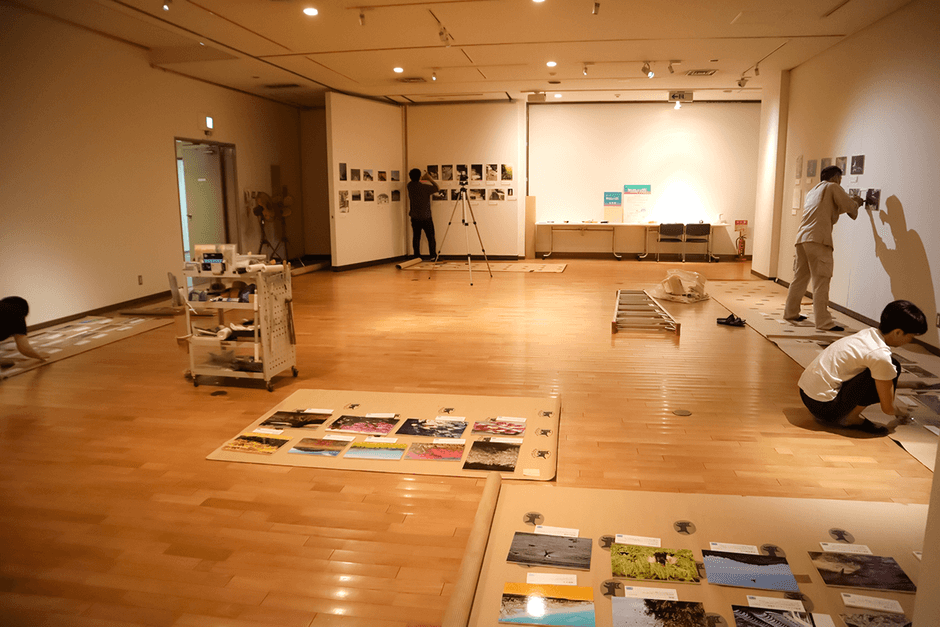 展示作業の様子(第 15 回「飛鳥の音」)