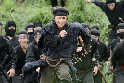 © 2008 和田竜/新潮社 ©2017 映画「忍びの国」製作委員会