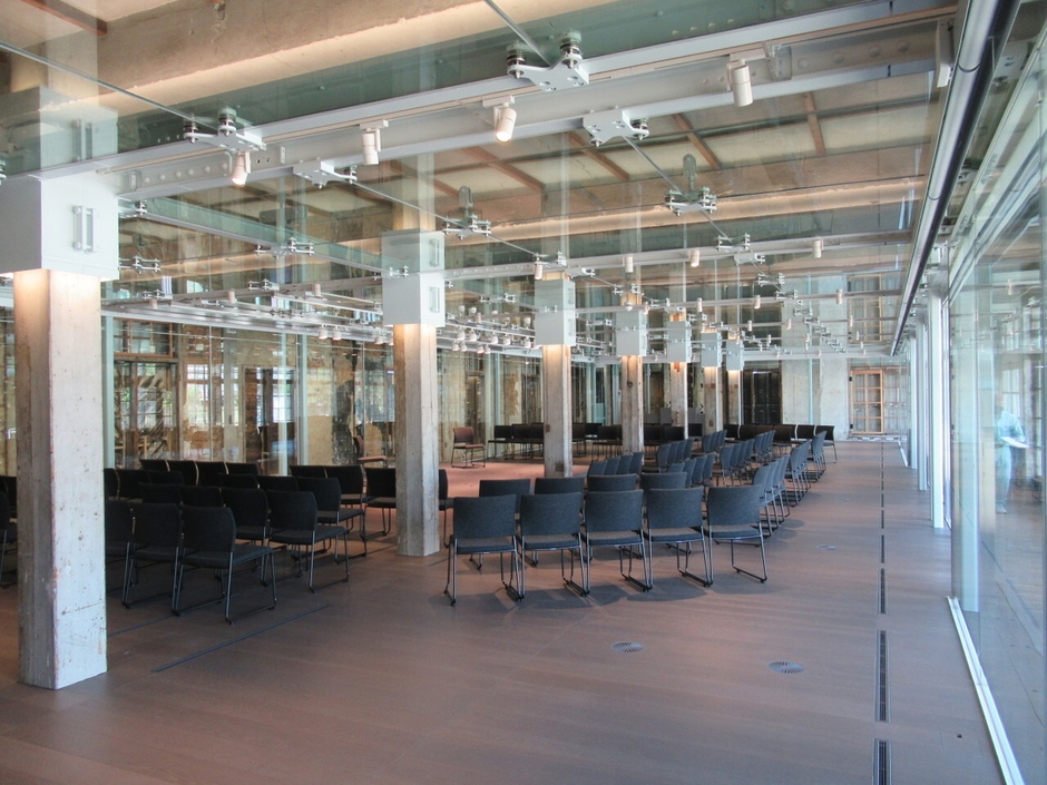 西置繭所1階 多目的ホール　※画像提供　富岡市