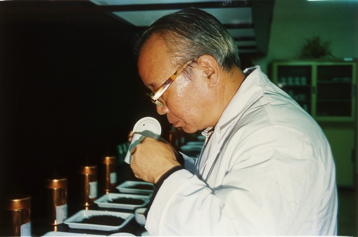 つぼ市製茶本舗4代目 谷本 陽蔵