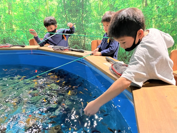 お子さまでも安全な屋内釣堀