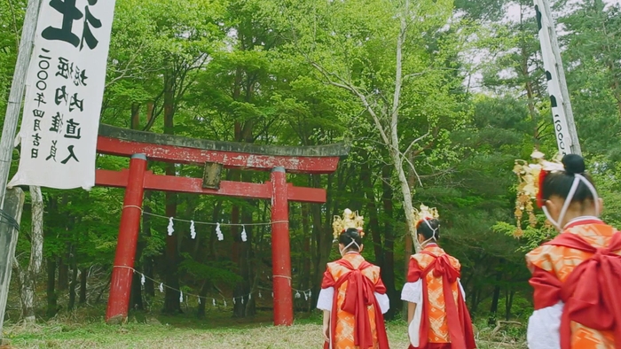 河口湖の鵜の島にある神社