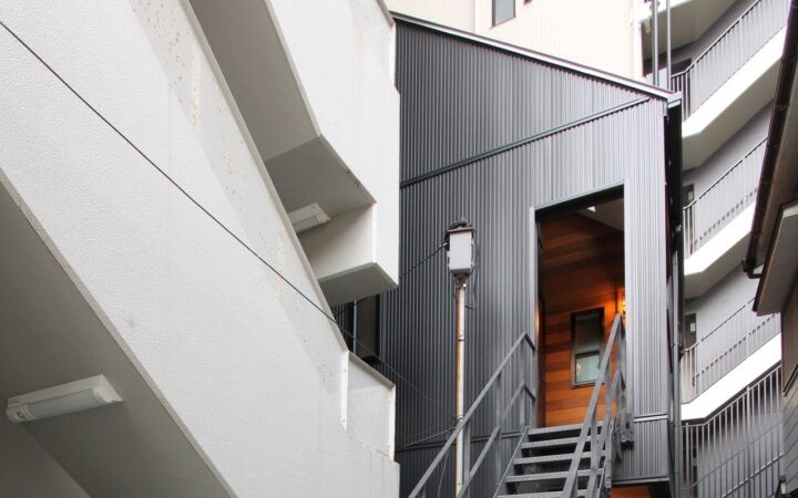 都心・22坪の旗竿地で実現した「完全分離型二世帯住宅」を公開！空間を最大化する造作アイデアと心地よい距離感を両立
