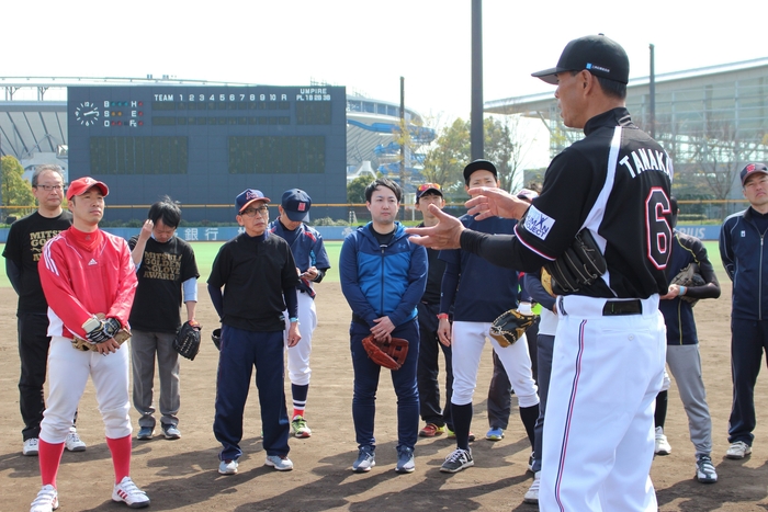 田中氏は内野守備の基本を指導