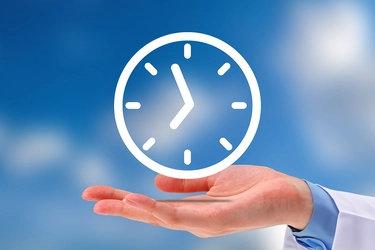 レジ締めに毎日30分かかる医療機関様へ。その「当たり前の残業」をゼロにする方法