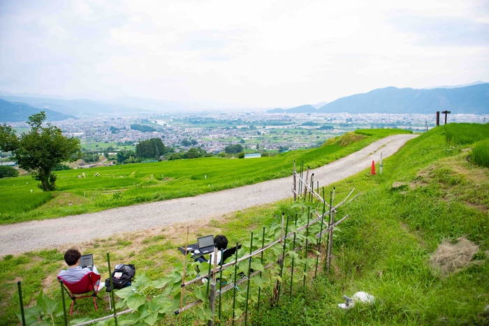 姨捨の棚田を望む絶景ポイントでのワーク