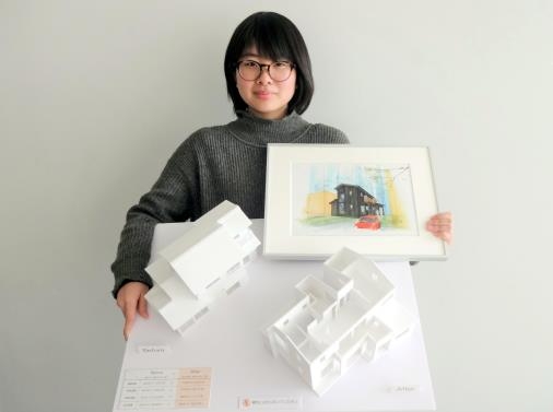 受賞作品「木漏れ日」を持つ都市環境コース建築系4年山﨑信乃さん