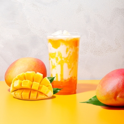 中華街本店限定&夏季限定「台湾マンゴーラテ(LLサイズ 700円/税抜)」※タピオカトッピング可