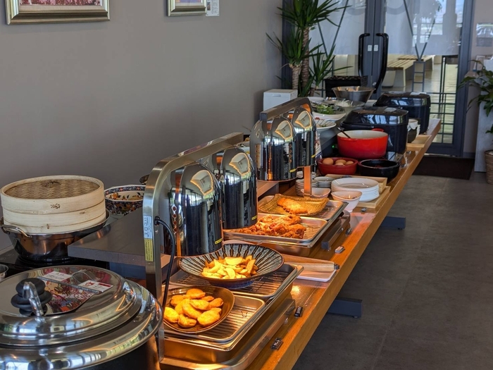 美しい景色を眺めながらお食事を楽しめるビュッフェレストラン