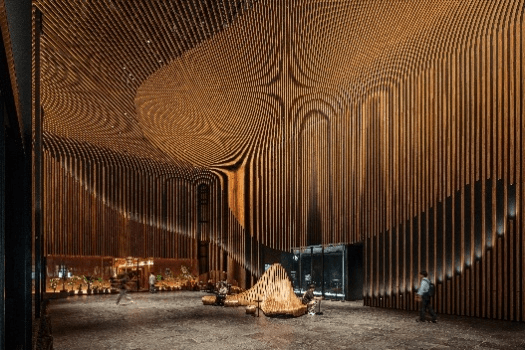 屋内型公開空地「MUQUA」