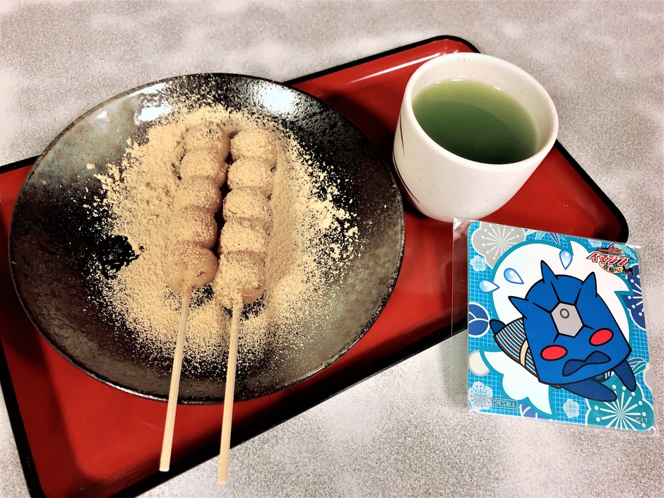 ウラタロスの故郷の香りがする茶店のお茶と お団子(レストランチャンバラ 税込500円)