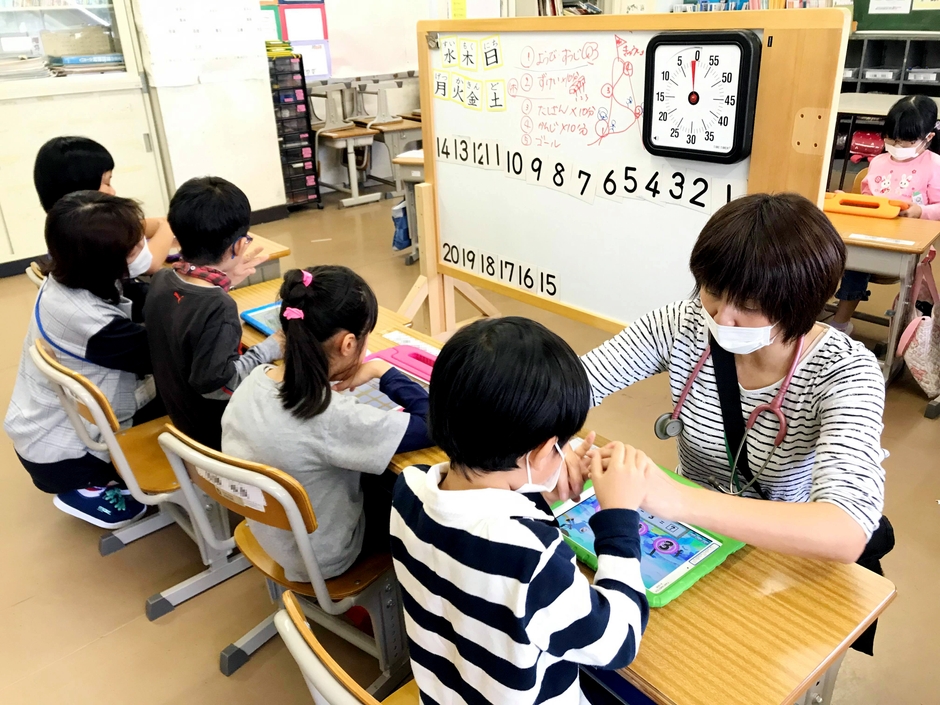 <ゲームinスクール>iPadでの「算数忍者」学習風景