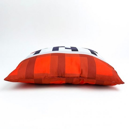 ゲームを閉じても冒険は続く Tntやクリーパーのクッションでいつものお部屋をワクワクのマイクラワールドにチェンジ Newscast