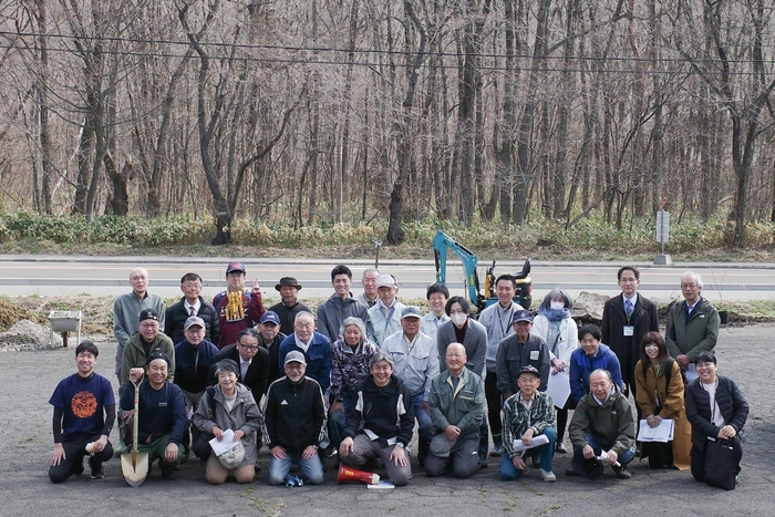 集結した地域住民や旅館組合のプロジェクトメンバー