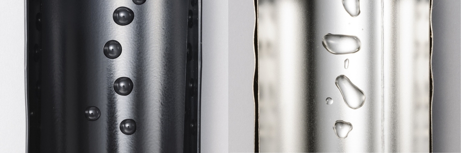 ボトル内面に水滴をかけた様子