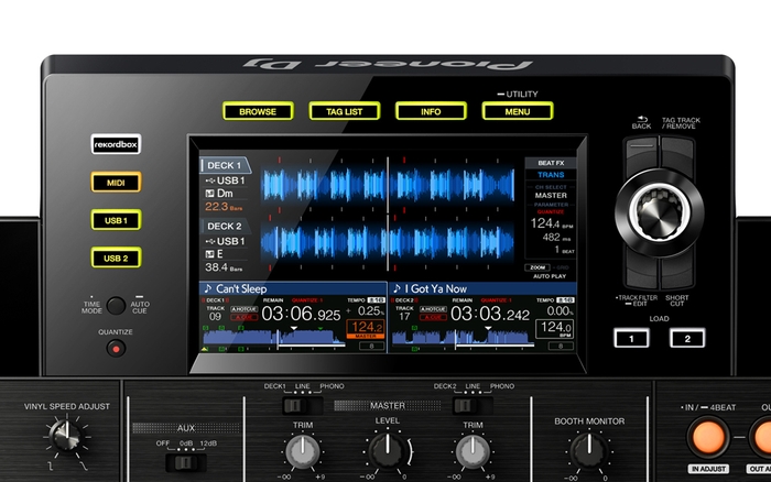 素早い選曲や、確実なDJパフォーマンスをサポートする大型カラーディスプレイを搭載