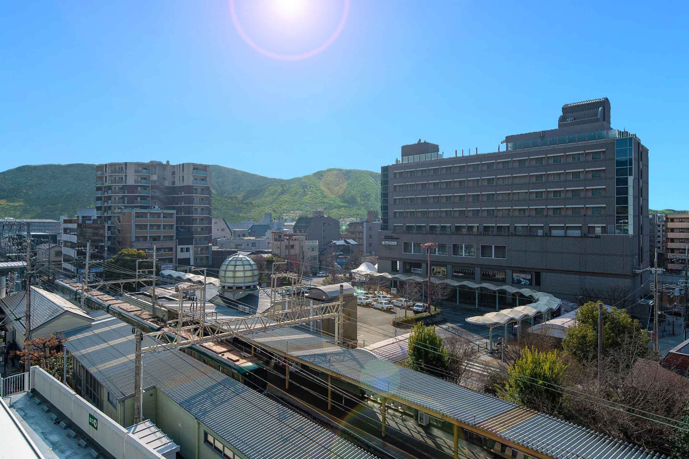 ホテルと山科駅