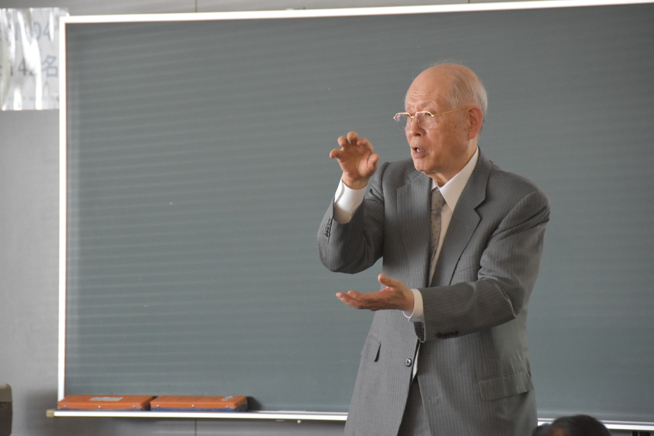 講演する野依客員教授