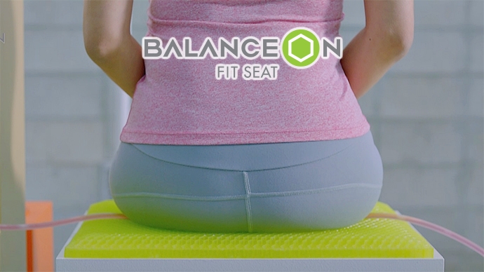 「座る」から始まる問題をこれ一枚でサポート!「バランスオンFITシート」