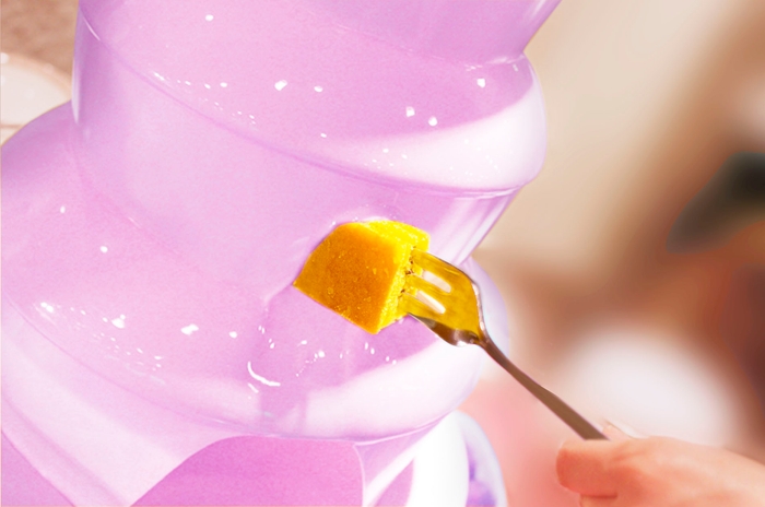 期間限定！紫色のチョコレートファウンテン